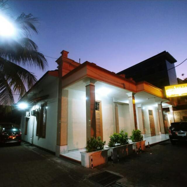 Hotel Paviljoen Surabaya Exterior photo
